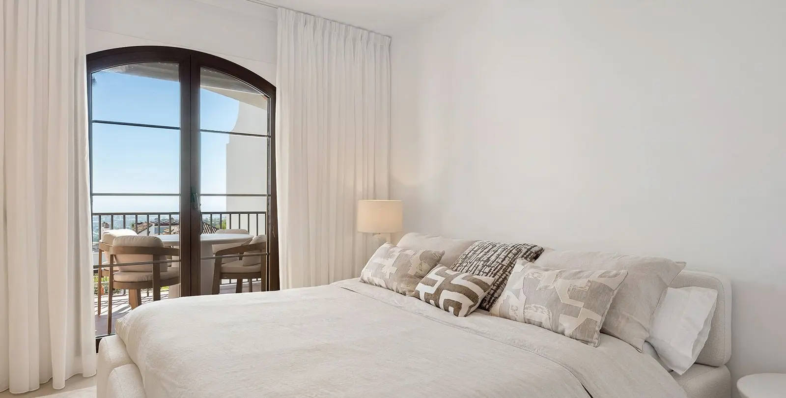 Sale of middle floor apartment in Los Arqueros 17