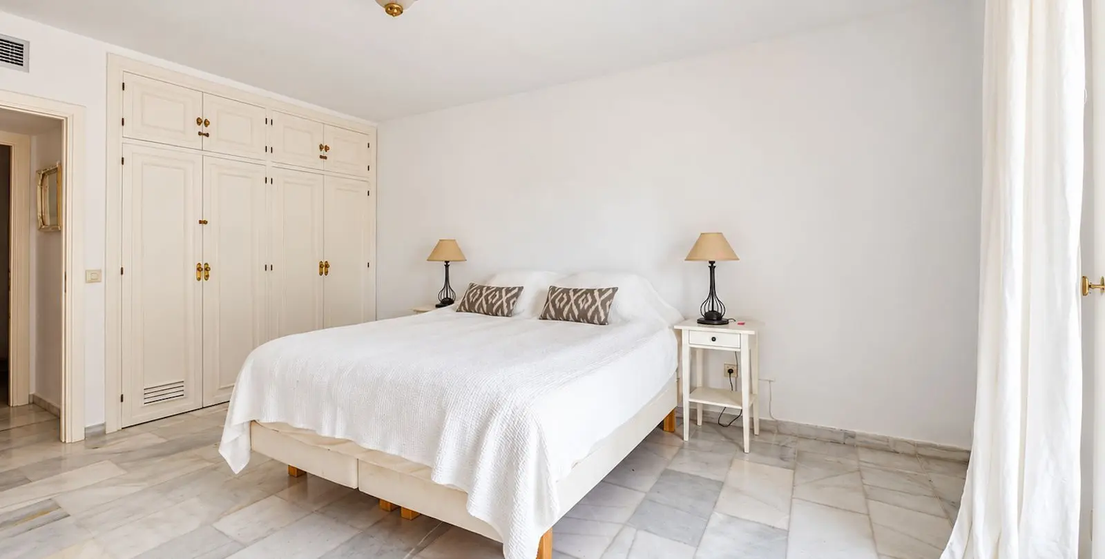 Sale of townhouse in Cabopino 16