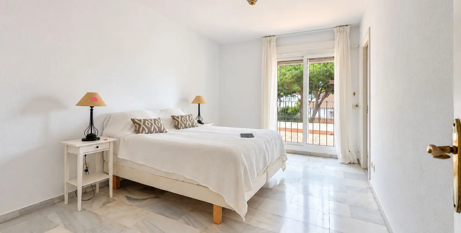 Sale of townhouse in Cabopino 17