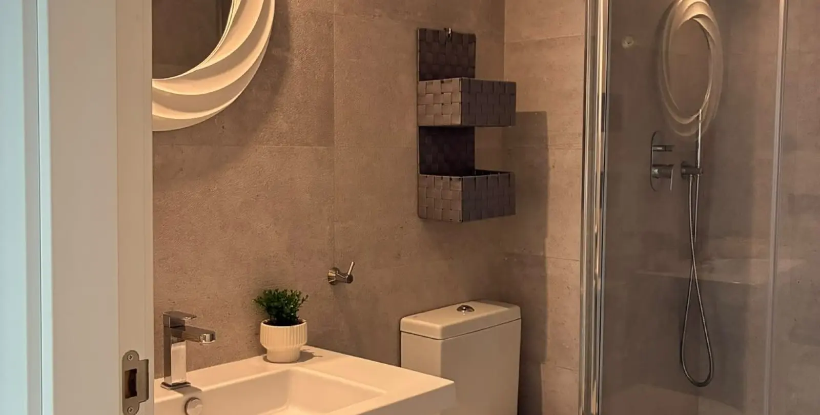 Sale of ground floor apartment in Estepona 21