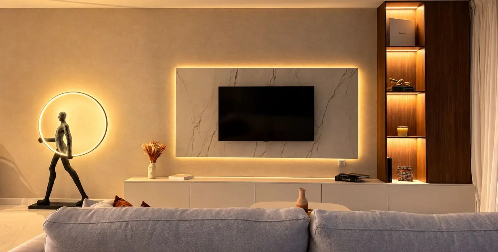 Sale of middle floor apartment in Estepona 2