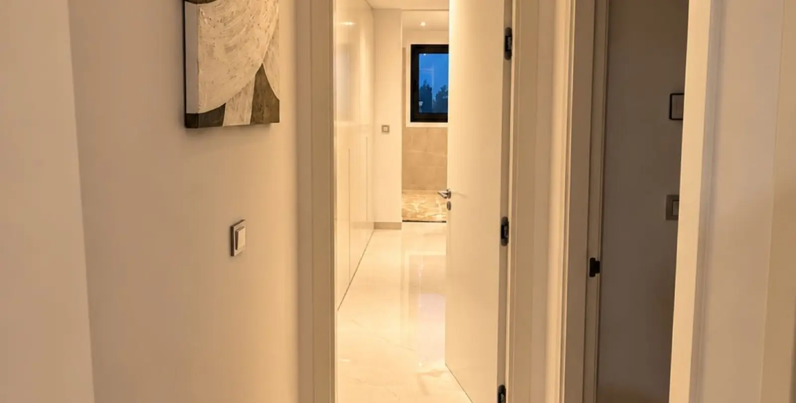 Sale of middle floor apartment in Estepona 6
