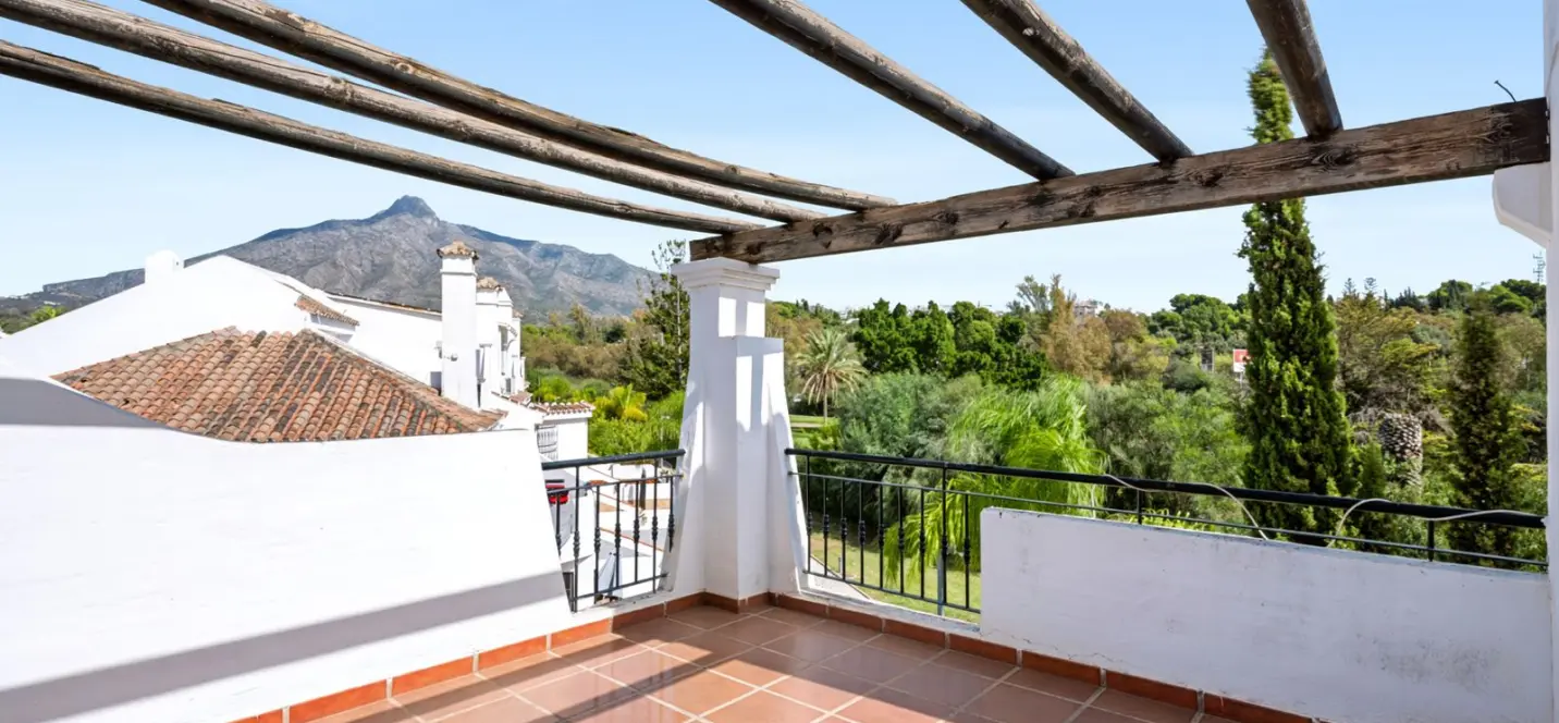 Sale of townhouse in Nueva Andalucía 0