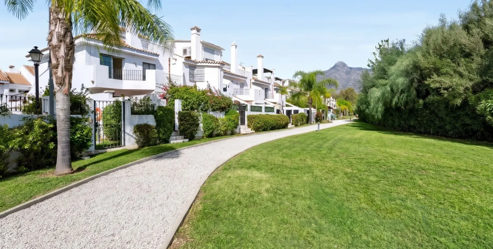 Sale of townhouse in Nueva Andalucía 2