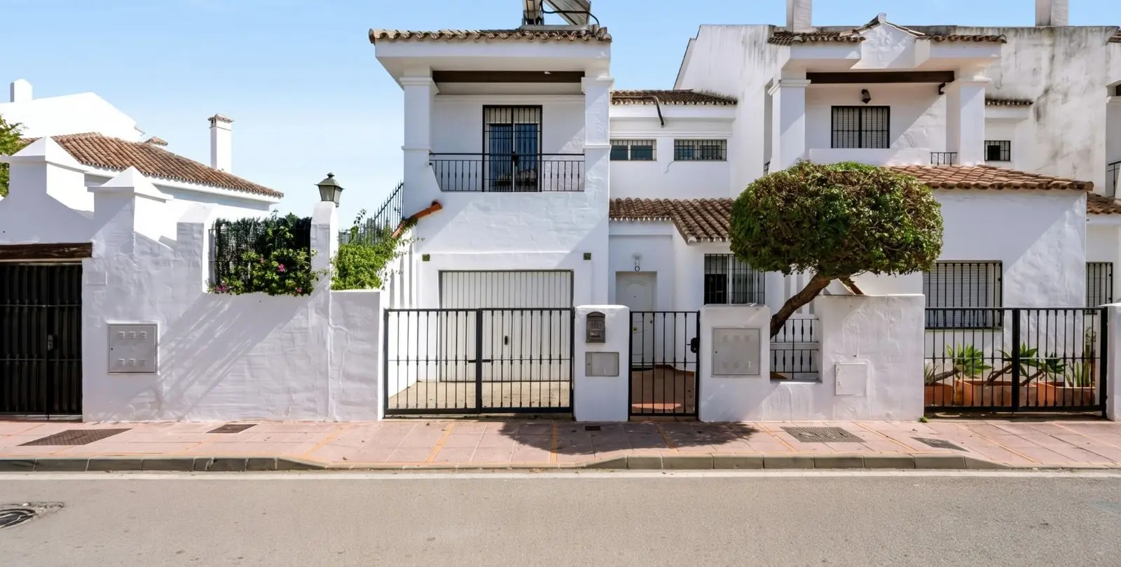 Sale of townhouse in Nueva Andalucía 10
