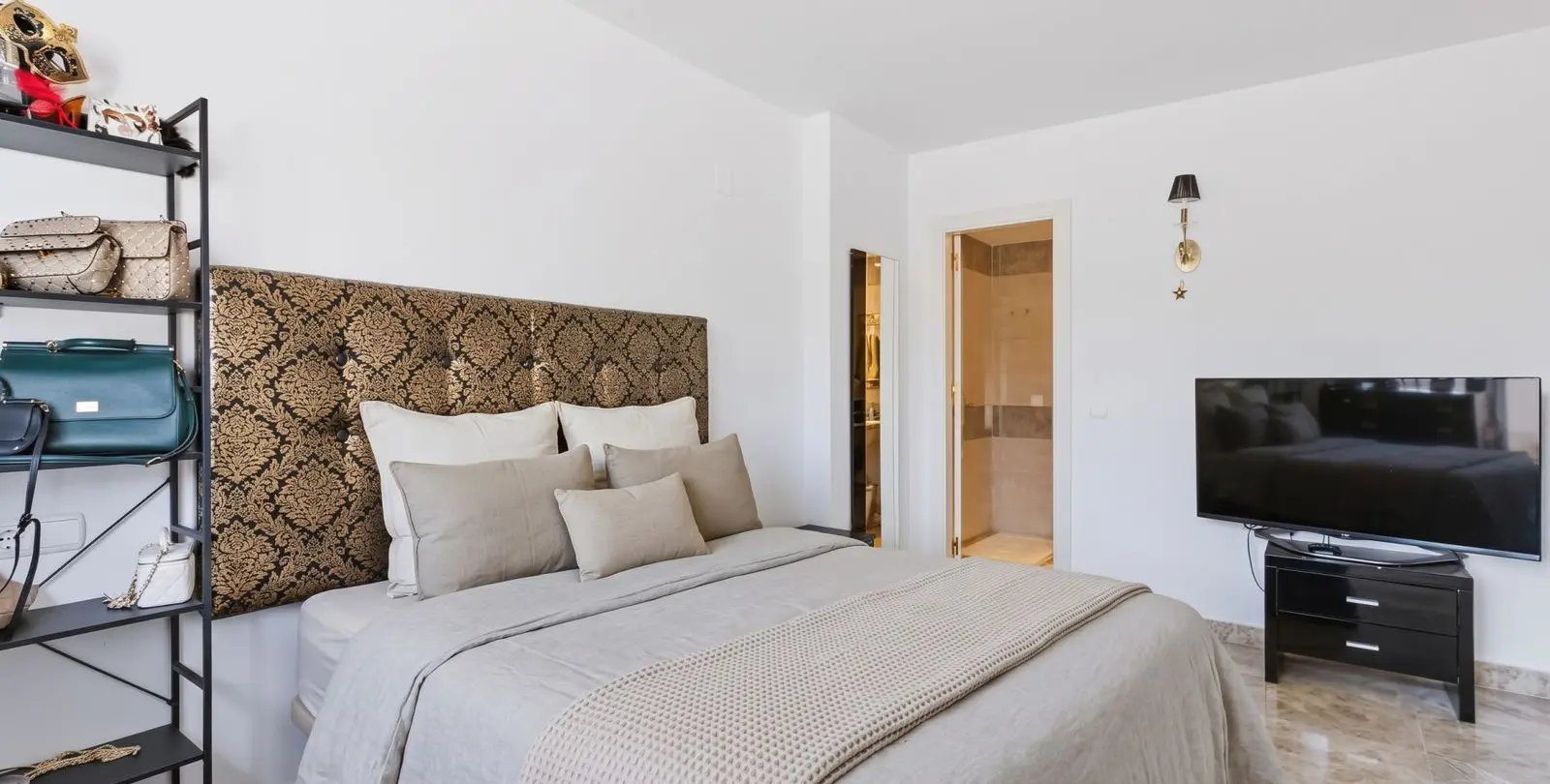Sale of townhouse in Nueva Andalucía 15