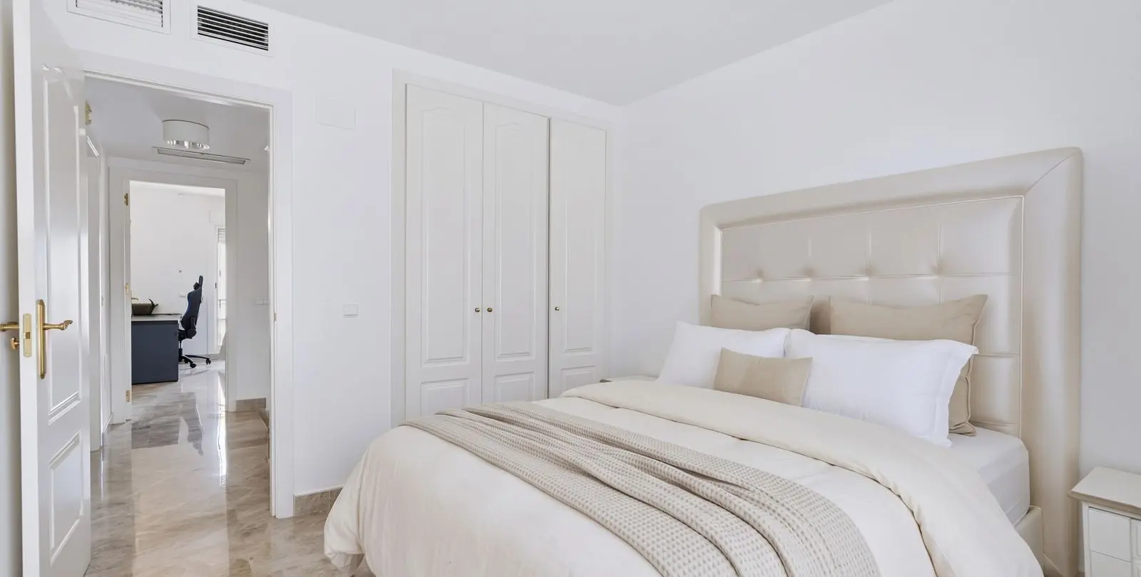 Sale of townhouse in Nueva Andalucía 18