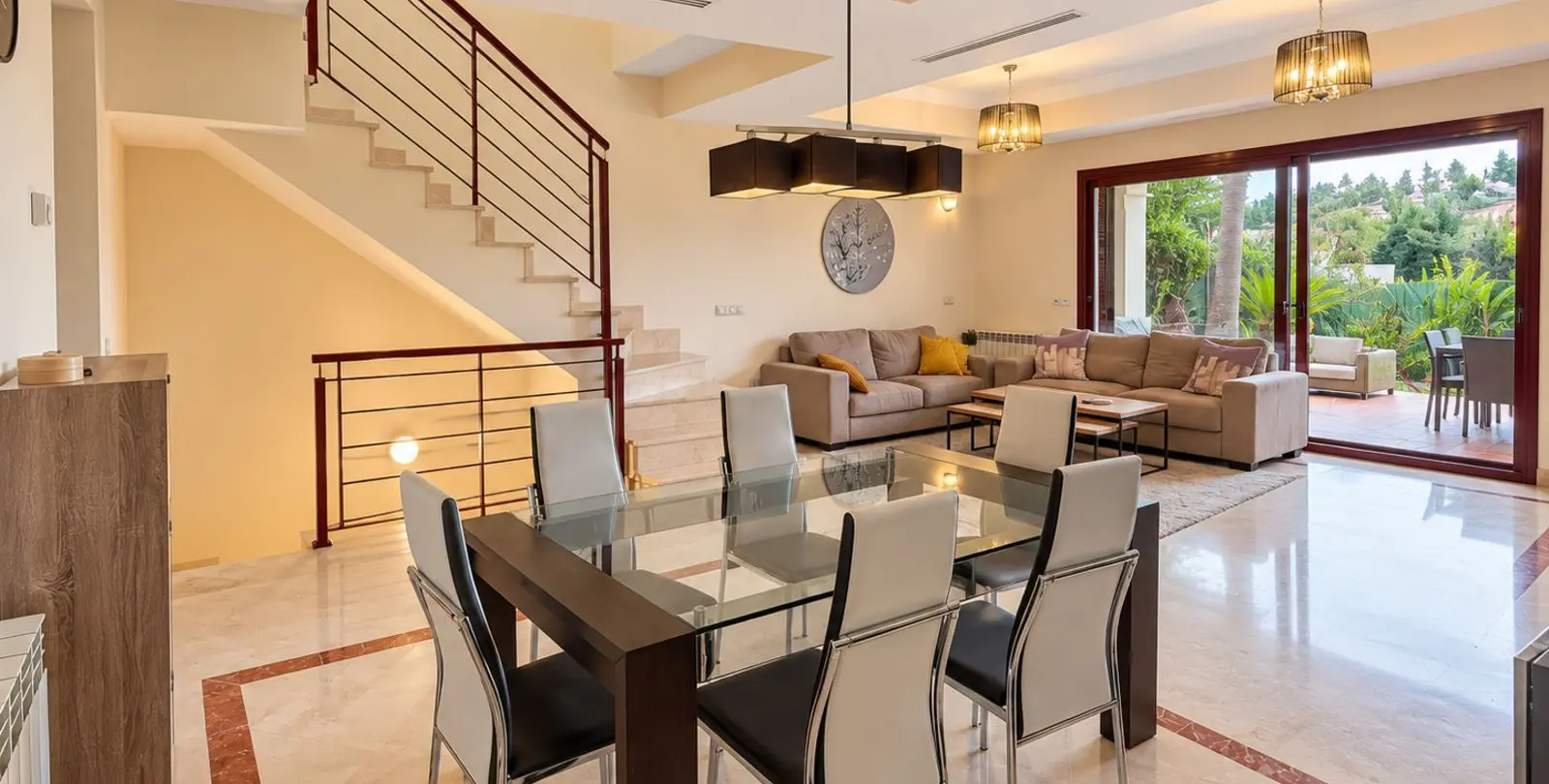 Sale of townhouse in Aloha 19