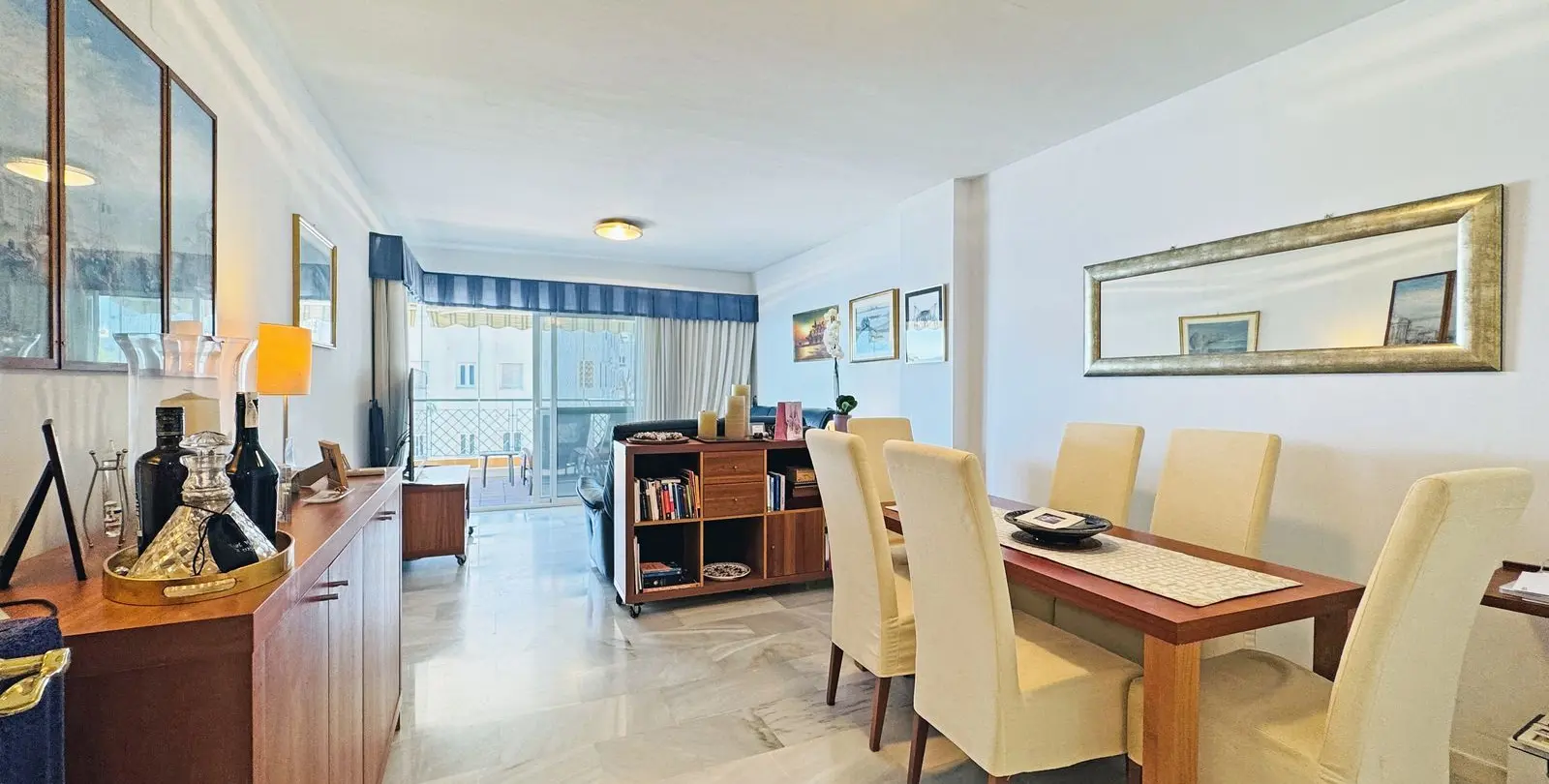 Venta de apartamento en planta media en Calahonda 3