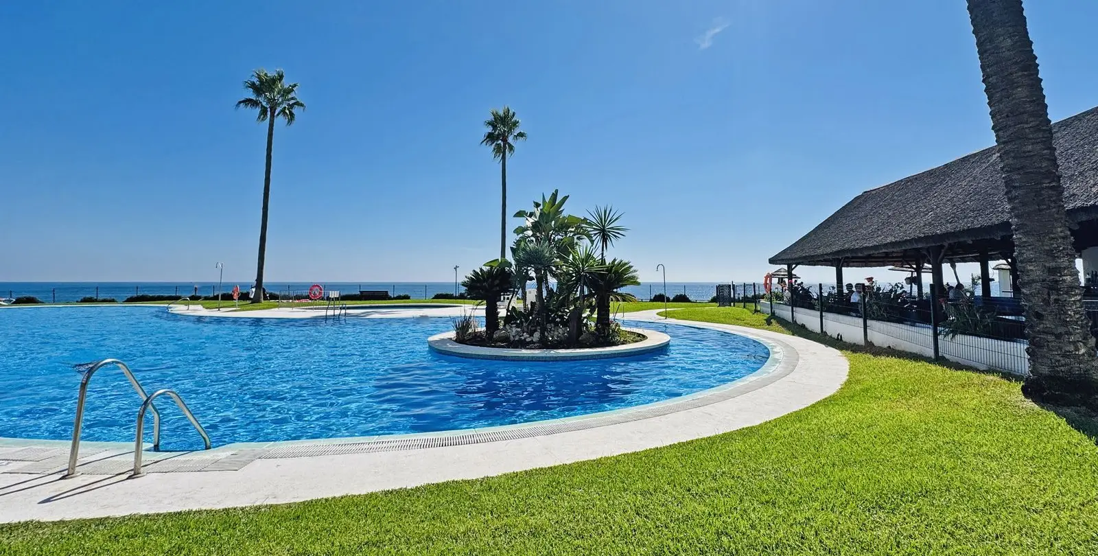 Venta de apartamento en planta media en Calahonda 5