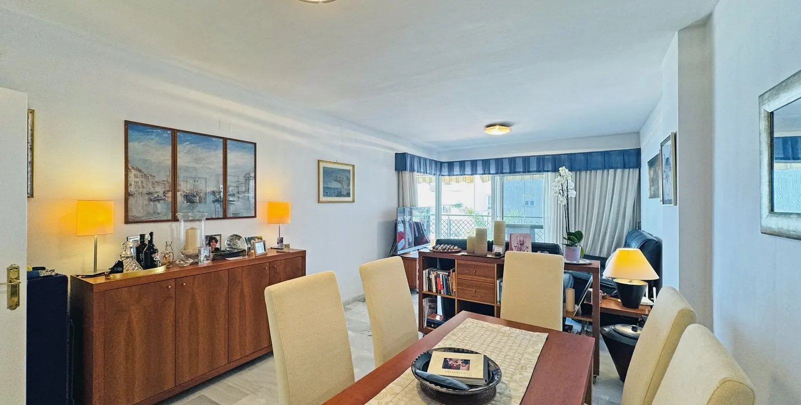 Venta de apartamento en planta media en Calahonda 7