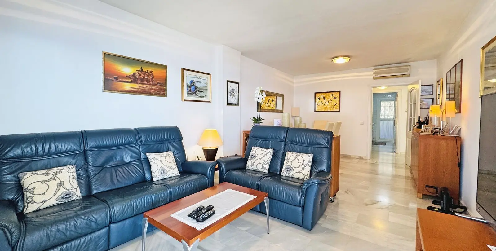 Venta de apartamento en planta media en Calahonda 8