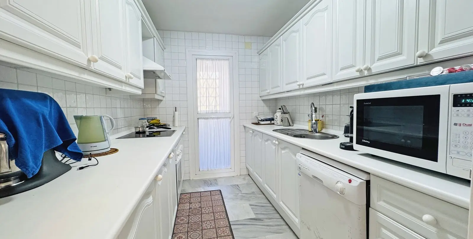 Venta de apartamento en planta media en Calahonda 14