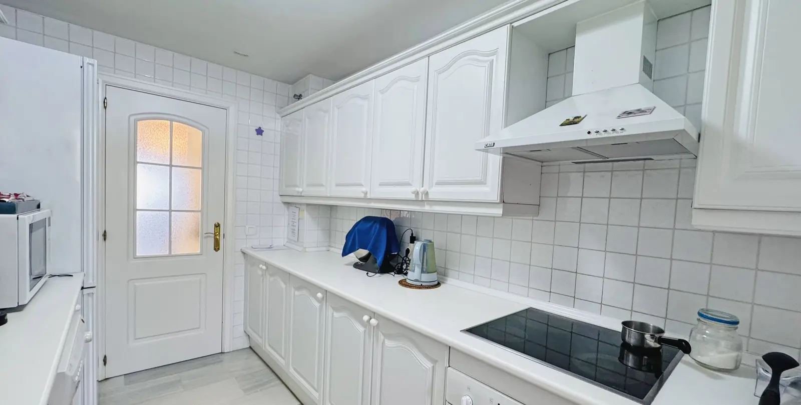 Venta de apartamento en planta media en Calahonda 17