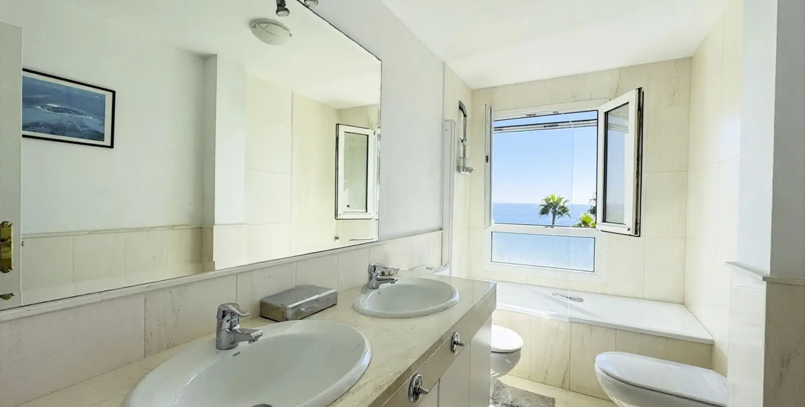 Venta de apartamento en planta media en Calahonda 22
