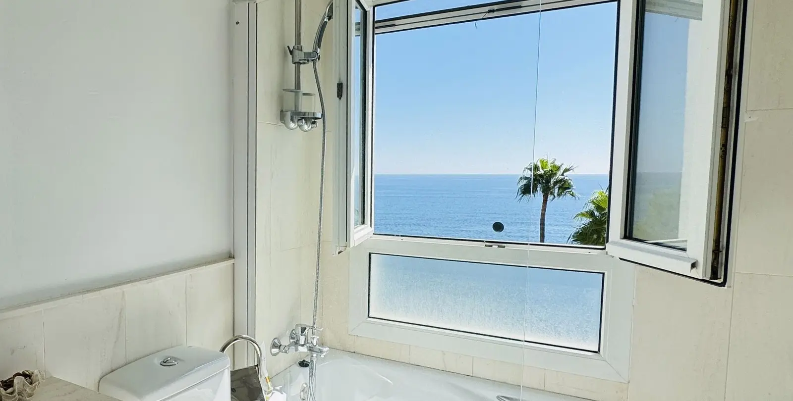 Venta de apartamento en planta media en Calahonda 23