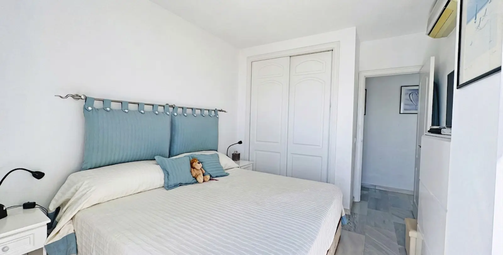 Venta de apartamento en planta media en Calahonda 28