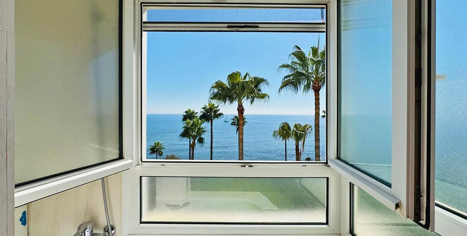 Venta de apartamento en planta media en Calahonda 32