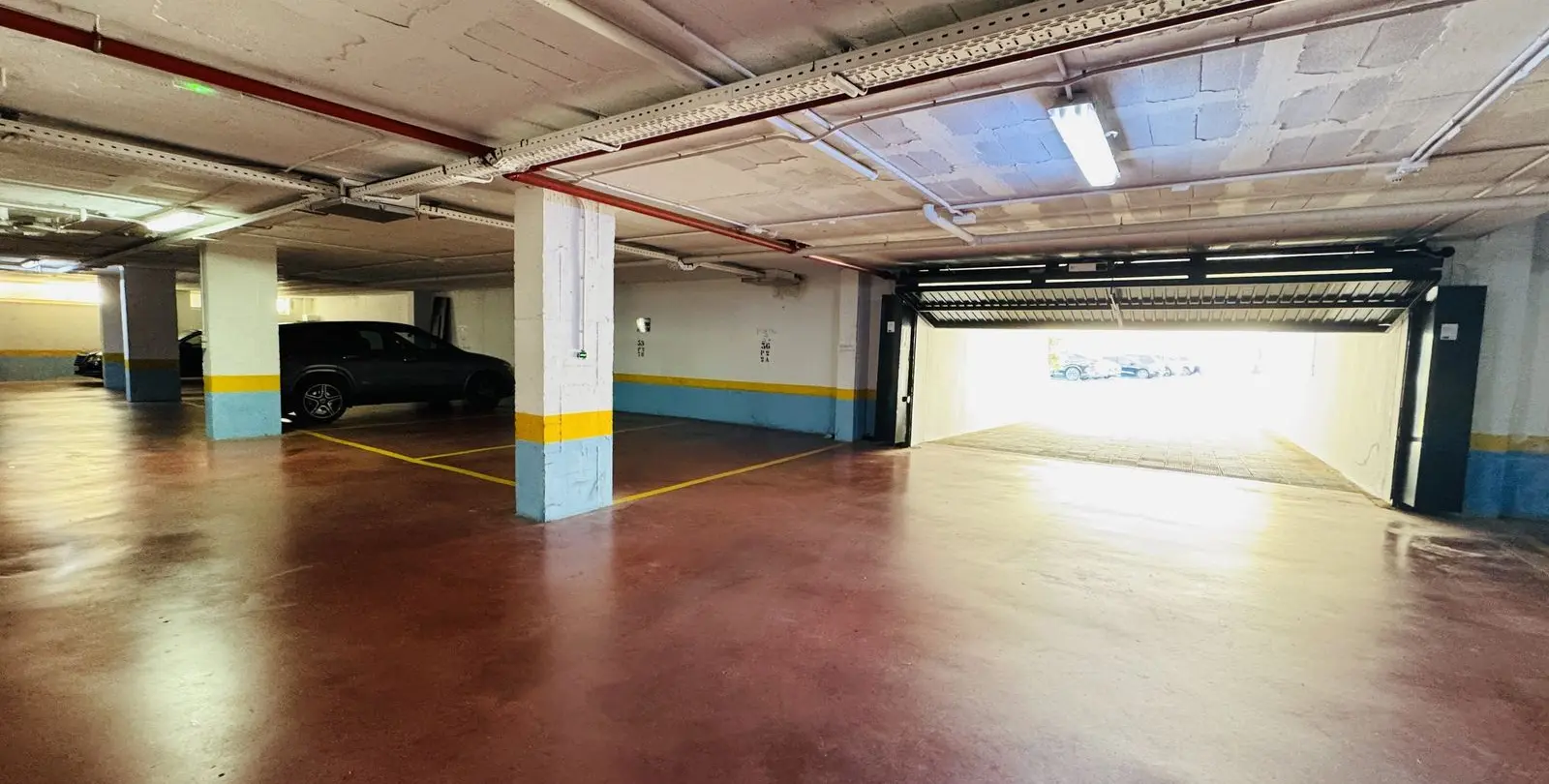 Venta de apartamento en planta media en Calahonda 33