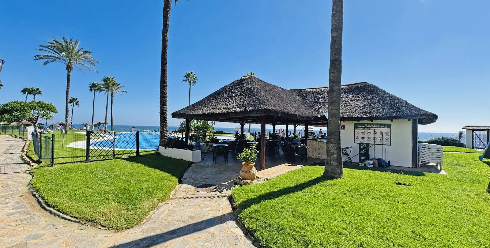 Venta de apartamento en planta media en Calahonda 36