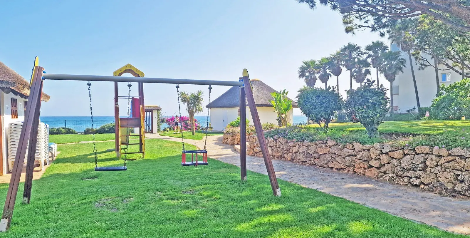 Venta de apartamento en planta media en Calahonda 37