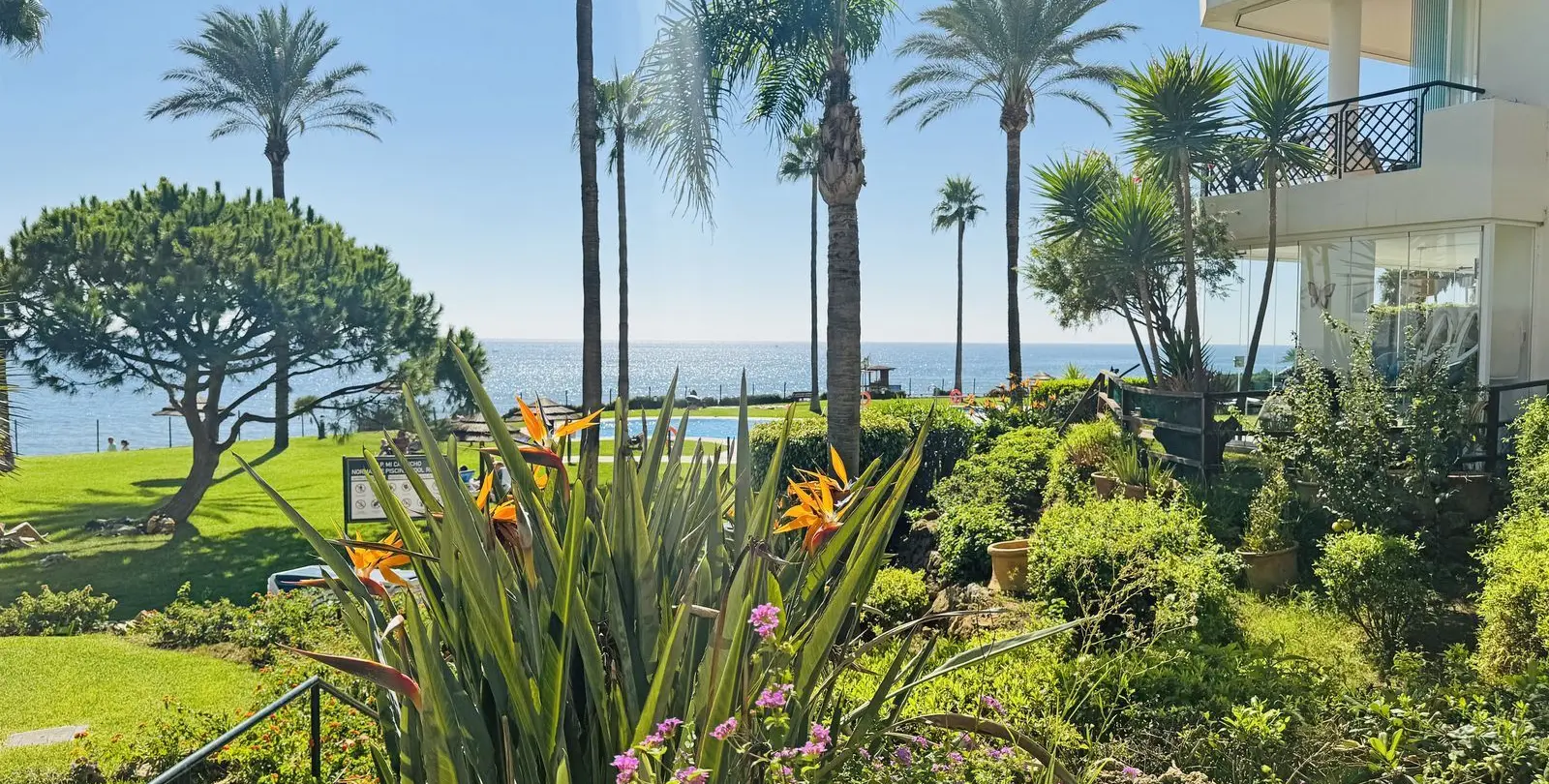 Venta de apartamento en planta media en Calahonda 39