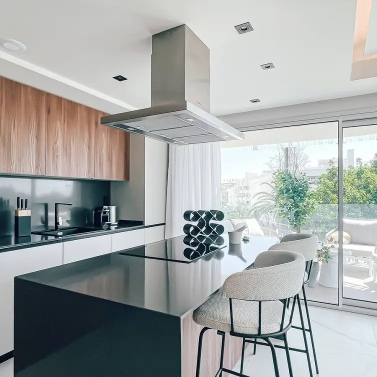 Venta de apartamento en planta media en San Pedro de Alcántara
