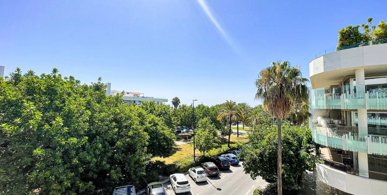 Venta de apartamento en planta media en San Pedro de Alcántara 10