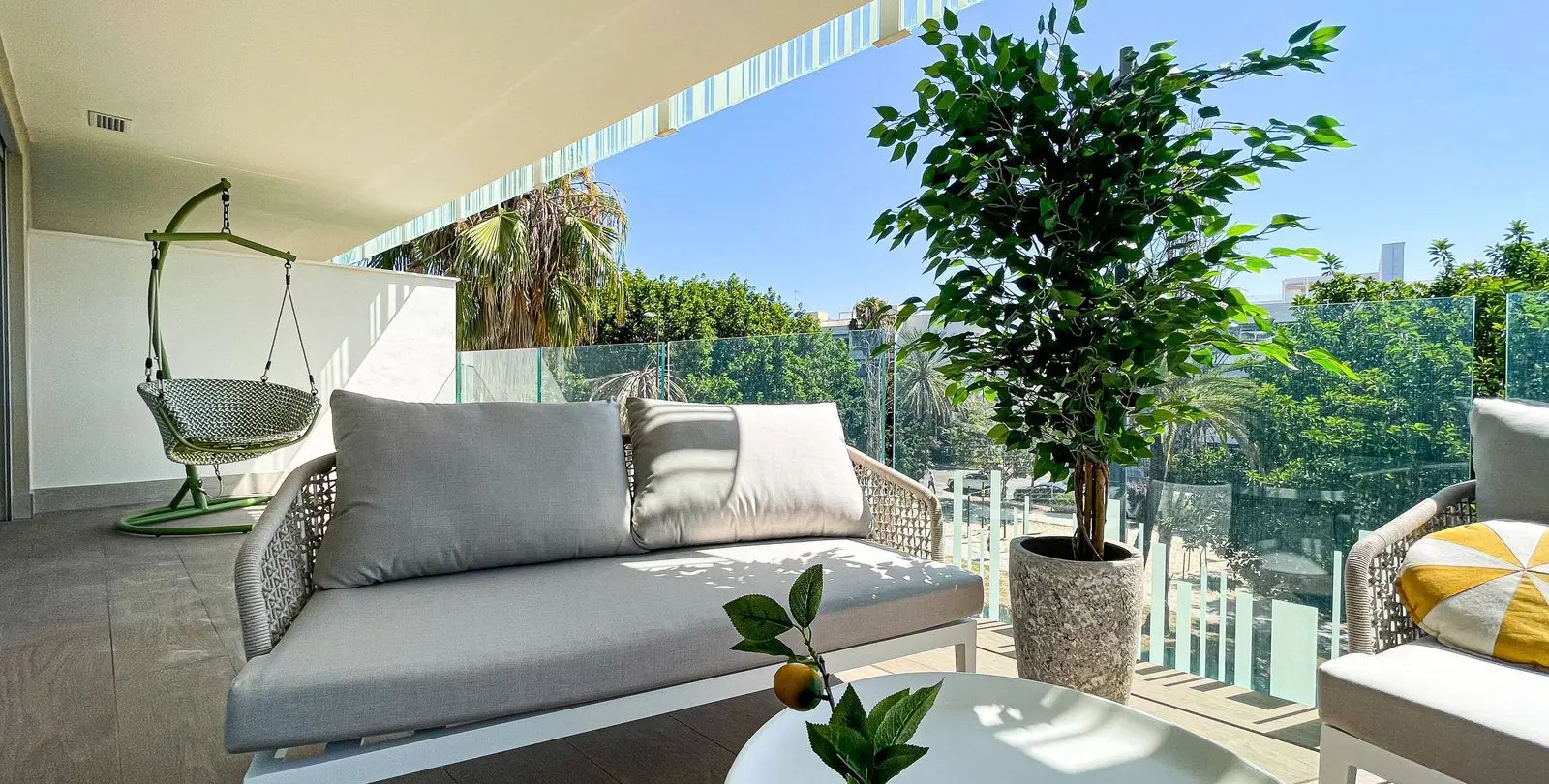 Venta de apartamento en planta media en San Pedro de Alcántara 11