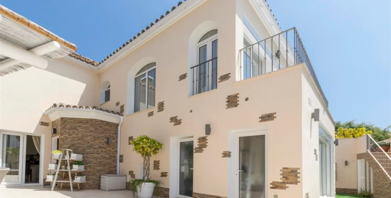 Venta de villa independiente en San Pedro de Alcántara 2