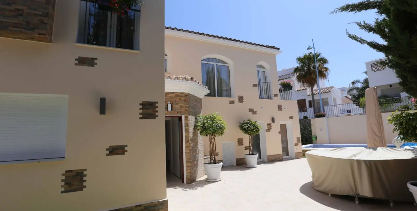 Venta de villa independiente en San Pedro de Alcántara 26