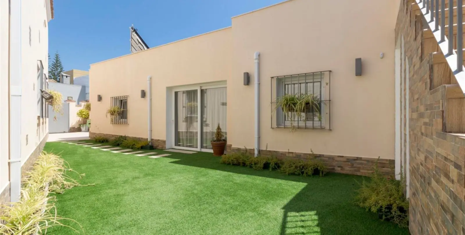 Venta de villa independiente en San Pedro de Alcántara 54