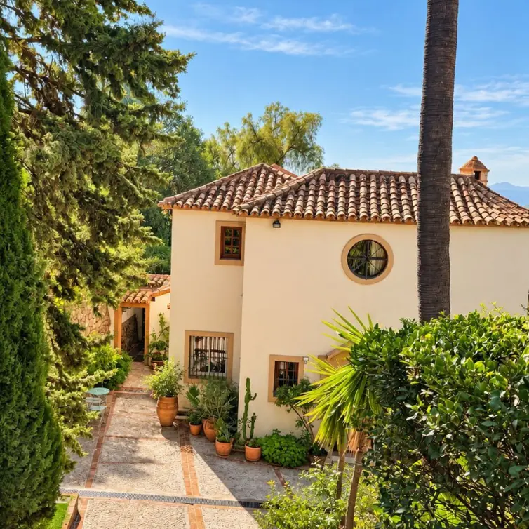 Venta de finca - cortijo en Benahavís