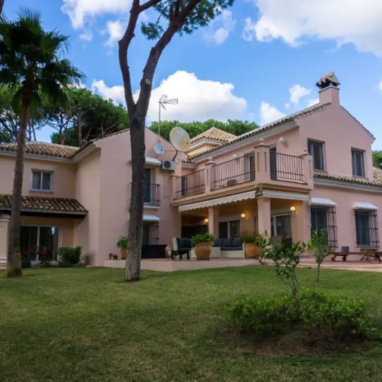 Long-term rent of detached villa in Hacienda Las Chapas
