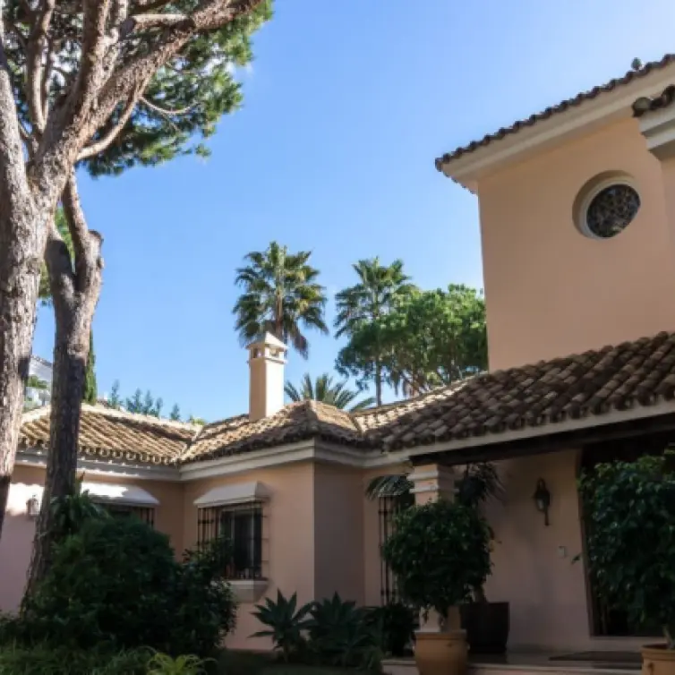 Long-term rent of detached villa in Hacienda Las Chapas