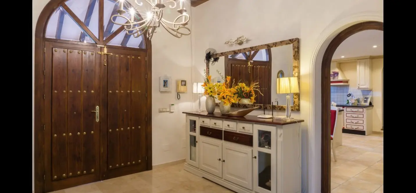Long-term rent of detached villa in Hacienda Las Chapas 2