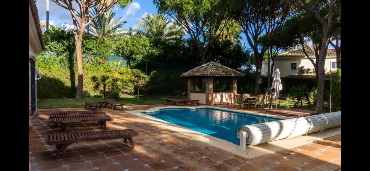 Long-term rent of detached villa in Hacienda Las Chapas 3