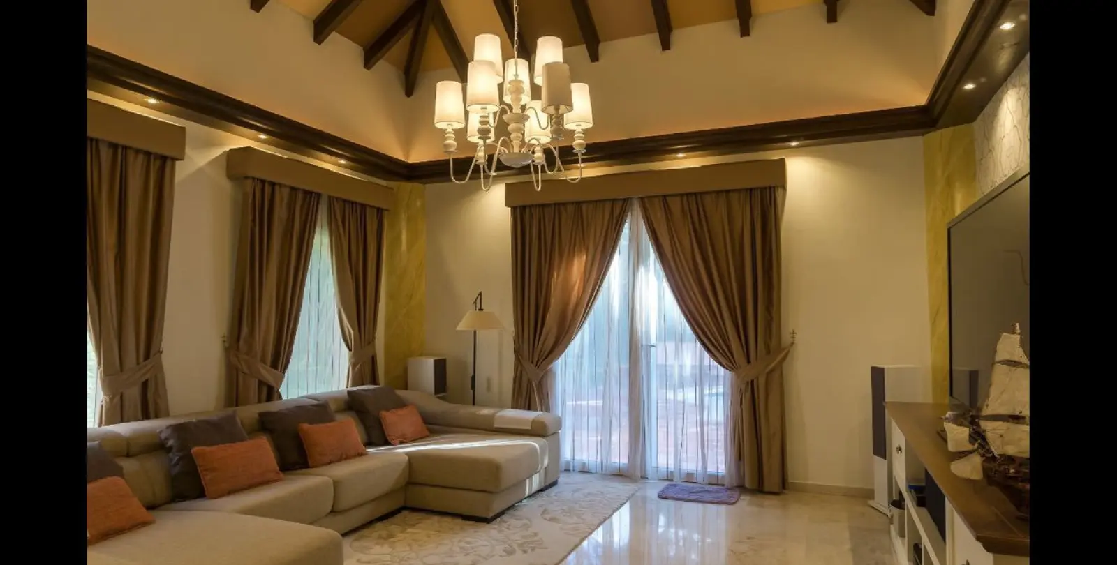 Long-term rent of detached villa in Hacienda Las Chapas 11