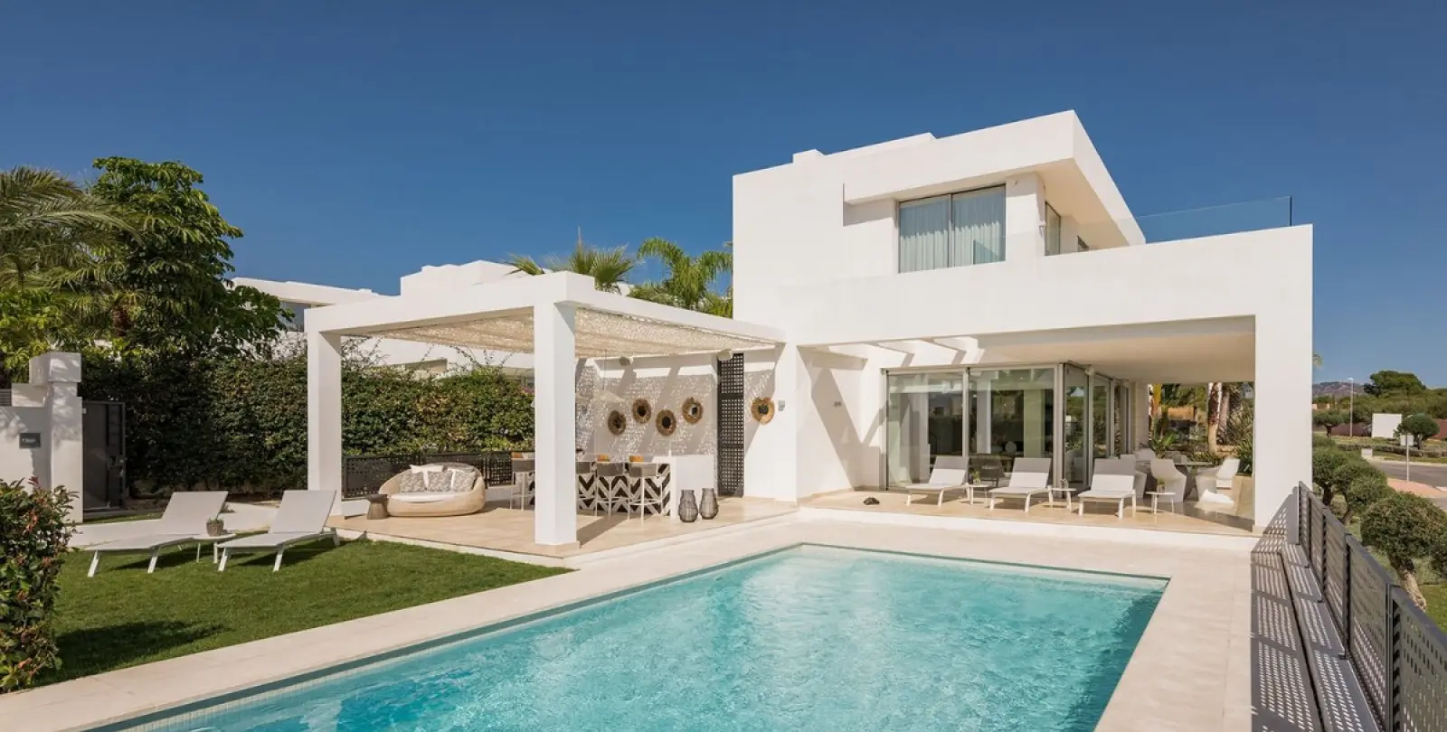 Long-term rent of detached villa in Río Real 1