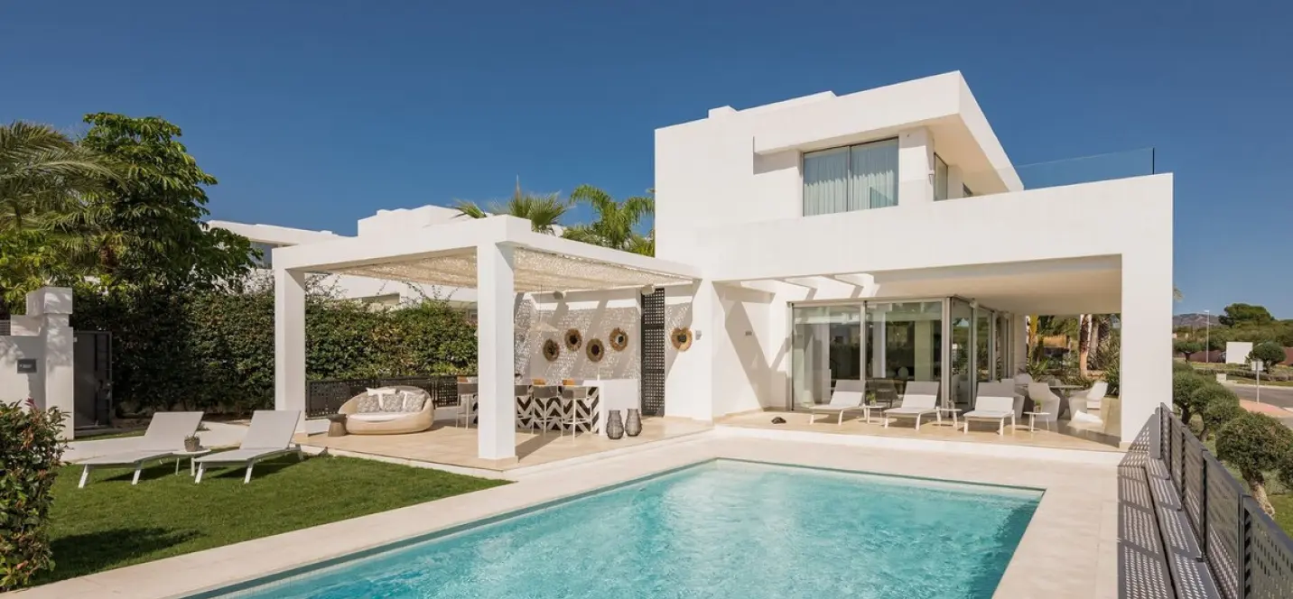 Long-term rent of detached villa in Río Real 0