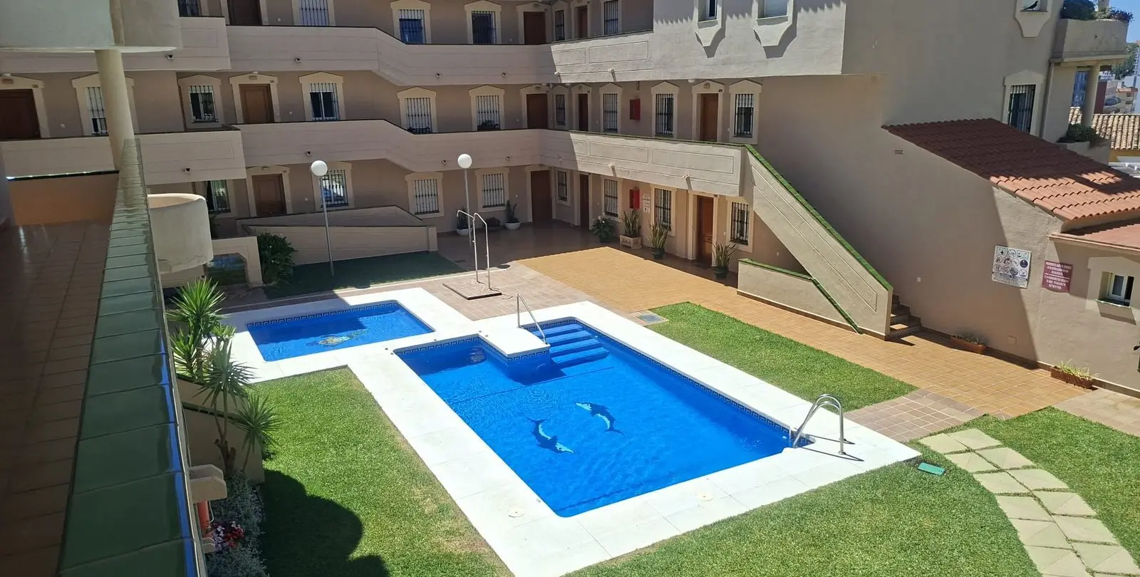 Sale of middle floor apartment in Benalmadena 2