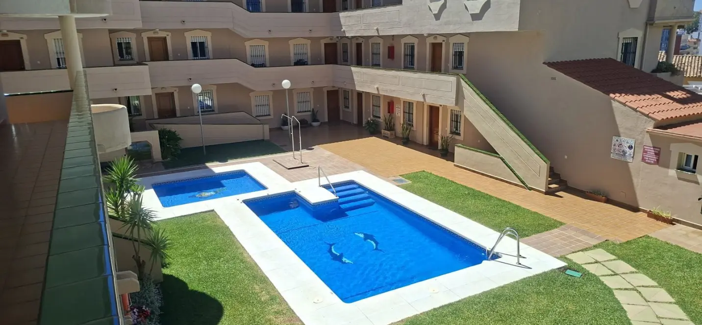 Sale of middle floor apartment in Benalmadena 1