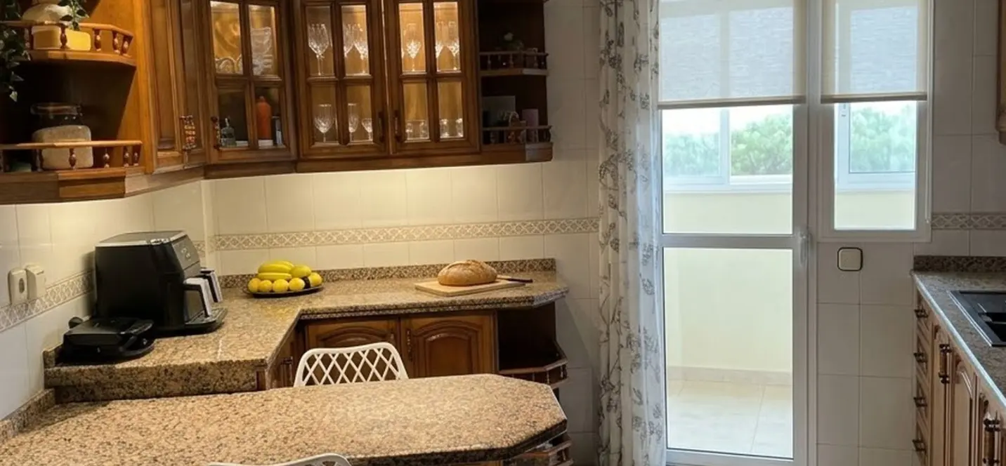 Sale of middle floor apartment in Estepona 4