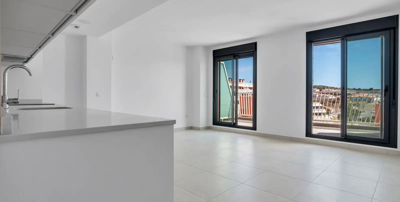 Sale of middle floor apartment in Mijas 2