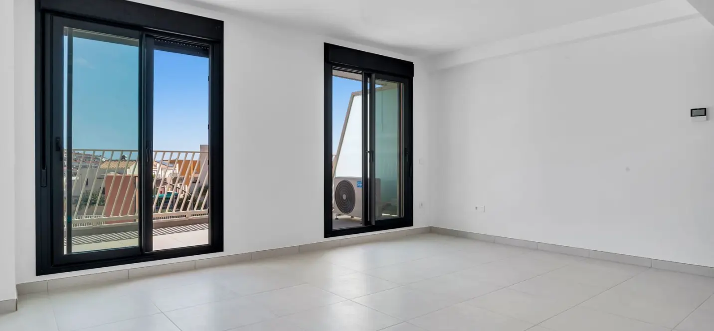Sale of middle floor apartment in Mijas 2