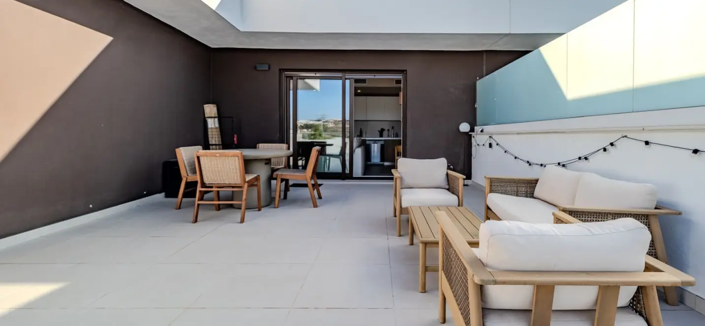 Sale of penthouse in Estepona 2