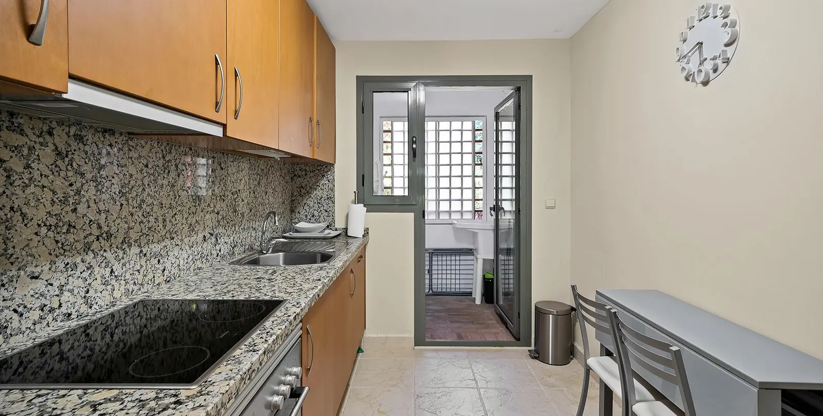 Sale of ground floor apartment in Atalaya 15
