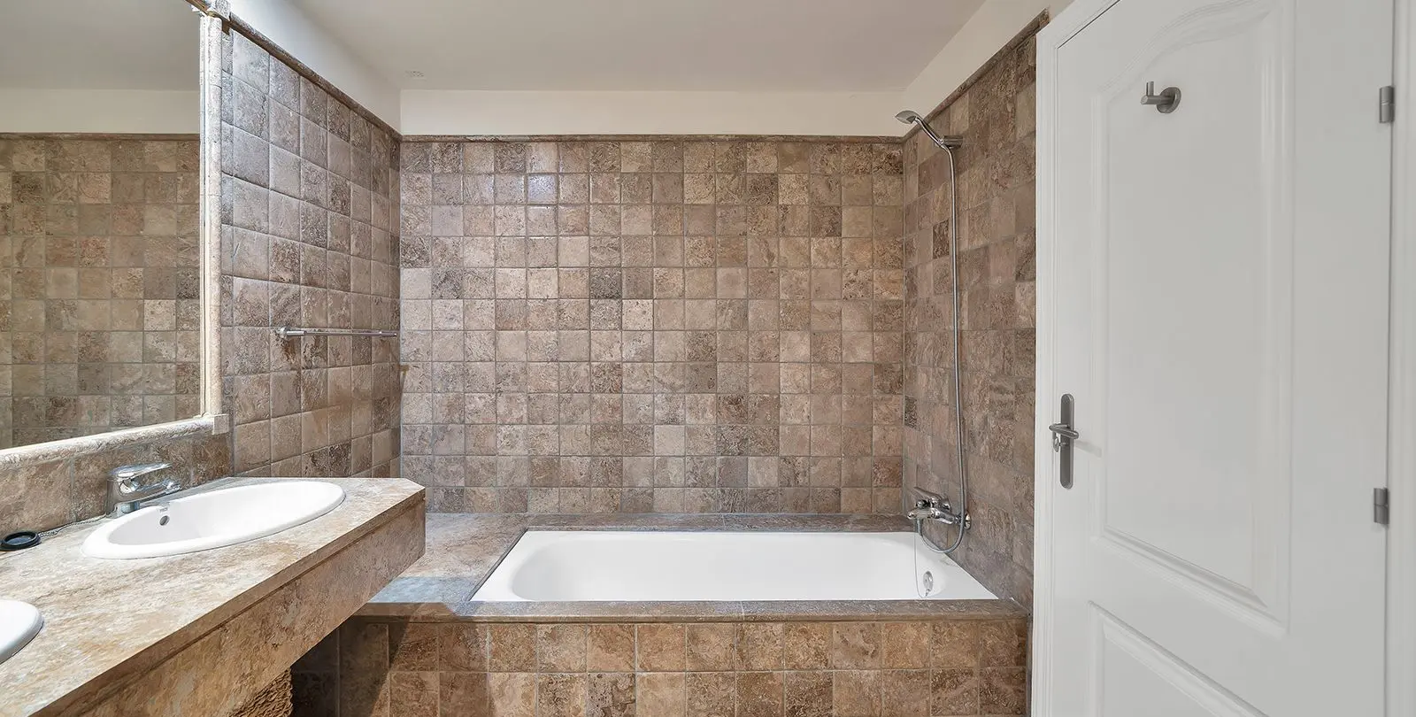 Sale of ground floor apartment in Atalaya 23