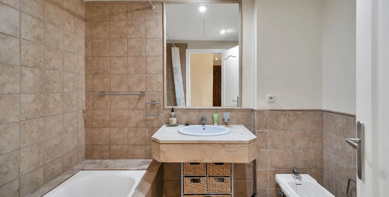 Sale of ground floor apartment in Atalaya 25