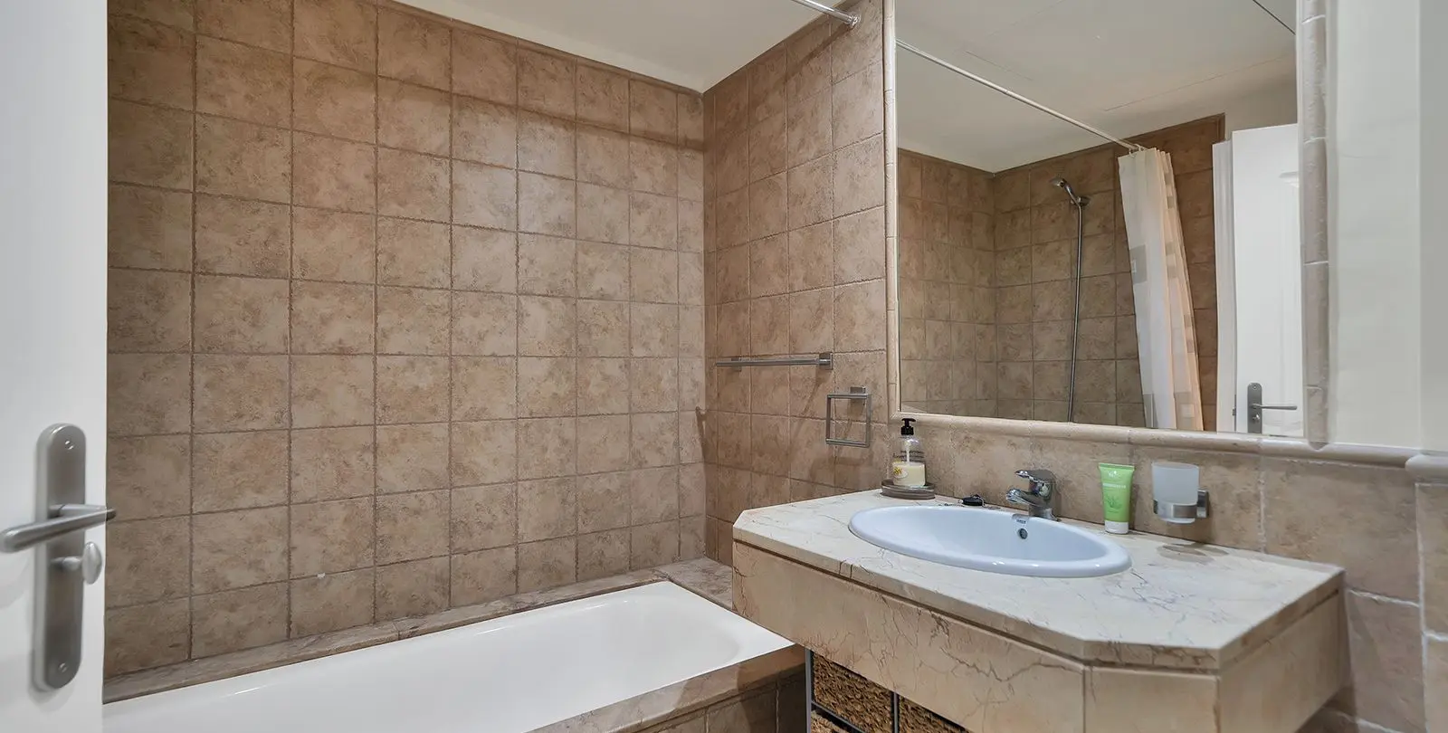 Sale of ground floor apartment in Atalaya 26